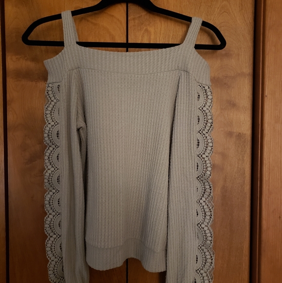 green small top - Picture 2 of 4